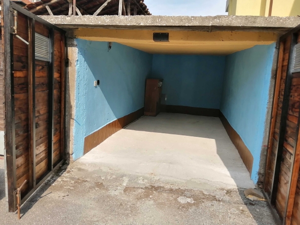 Дава се под наем Гараж / Паркомясто в Тетевен - 15 кв.м за 61.2 € - Снимка #1