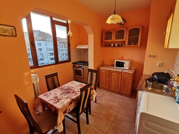 Дава се под наем Двустаен апартамент в Бургас, Лазур - 70 кв.м за 200 € - Снимка #1