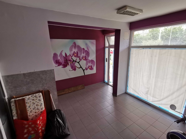 Дава се под наем Магазин в Бургас, Меден рудник - зона А - 29 кв.м за 175 € - Снимка #1