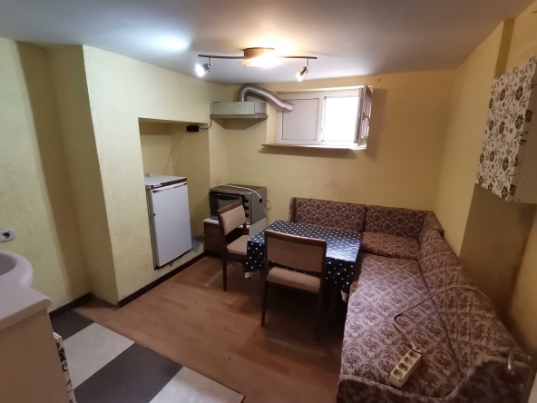 Дава се под наем Двустаен апартамент в Бургас, Възраждане - 55 кв.м за 125 € - Снимка #1