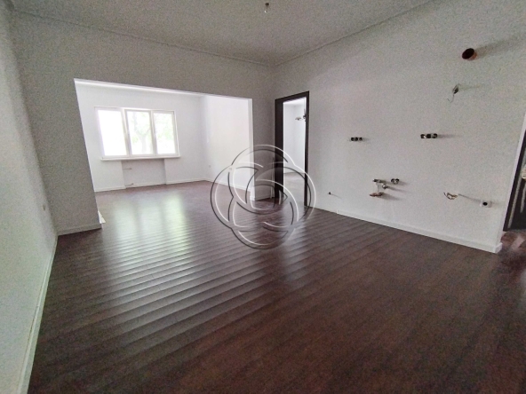 Дава се под наем Офис в София, Център - 132 кв.м за 1000 € - Снимка #1