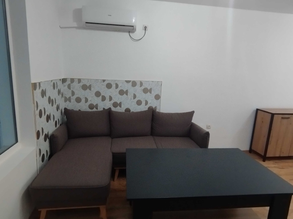 Дава се под наем Двустаен апартамент в Бургас, Славейков - 45 кв.м за 300 € - Снимка #1
