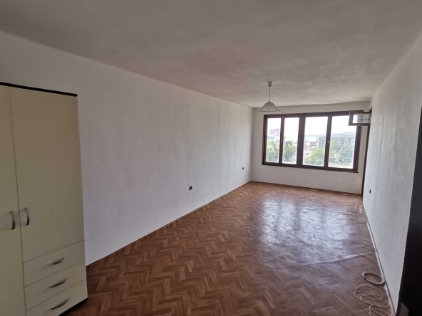 Дава се под наем Двустаен апартамент в Бургас, Славейков - 66 кв.м за 135 € - Снимка #1