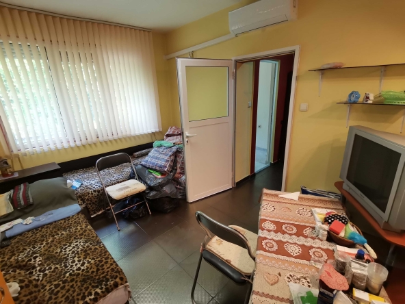 Дава се под наем Едностаен апартамент в Бургас, Славейков - 28 кв.м за 85 € - Снимка #1