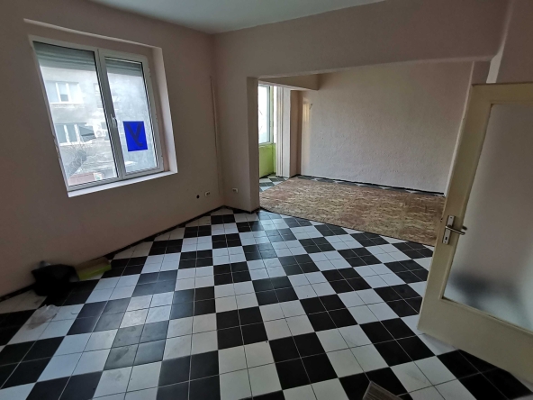 Дава се под наем Офис в Бургас, Център - 88 кв.м за 200 € - Снимка #1