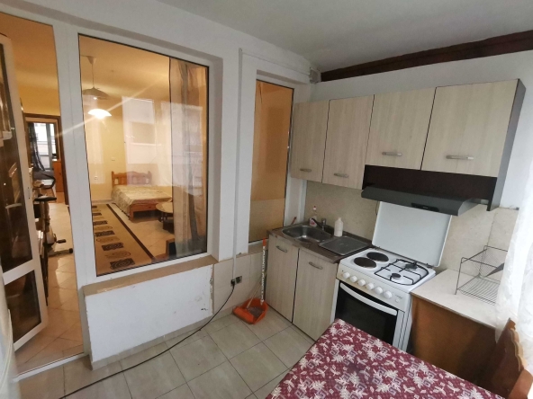 Дава се под наем Двустаен апартамент в Бургас, Меден рудник - зона А - 65 кв.м за 200 € - Снимка #1