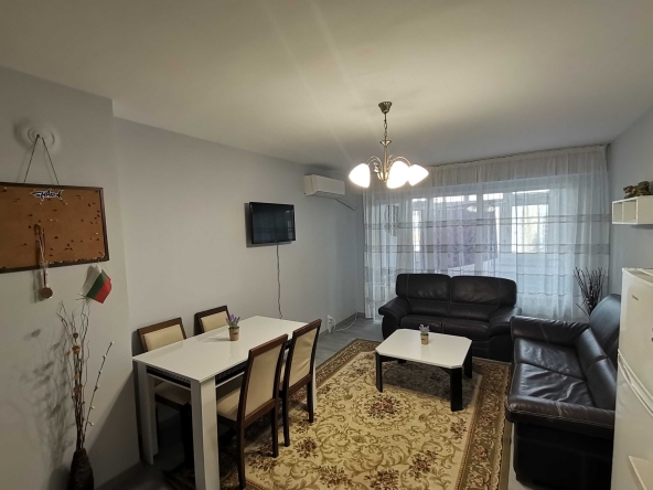 Дава се под наем Тристаен апартамент в Бургас, Изгрев - 65 кв.м за 250 € - Снимка #1