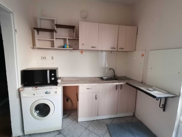 Дава се под наем Тристаен апартамент в Бургас, Меден рудник - зона А - 120 кв.м за 125 € - Снимка #1