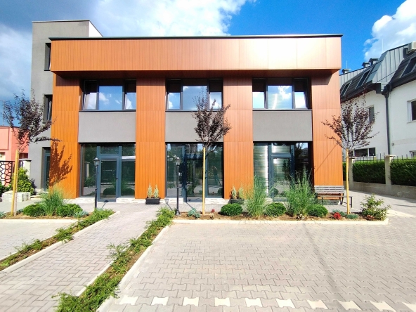 Дава се под наем Офис в Перник, Изток - 78 кв.м за 612 € - Снимка #1