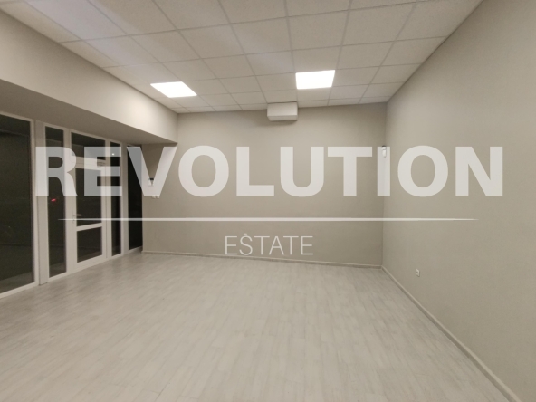 Дава се под наем Офис в Варна, Автогара - 130 кв.м за 750 € - Снимка #1