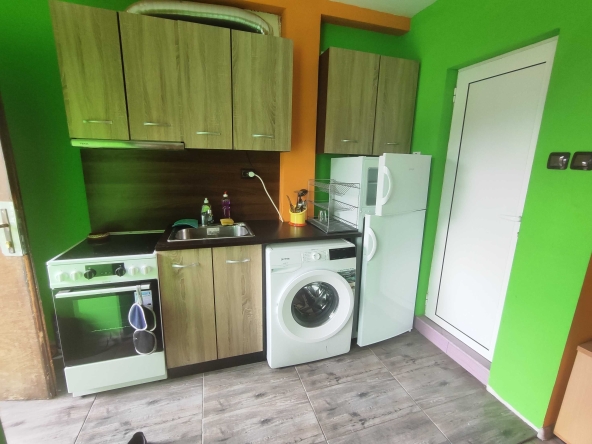 Дава се под наем Двустаен апартамент в Панагюрище - 65 кв.м за 433.5 € - Снимка #1