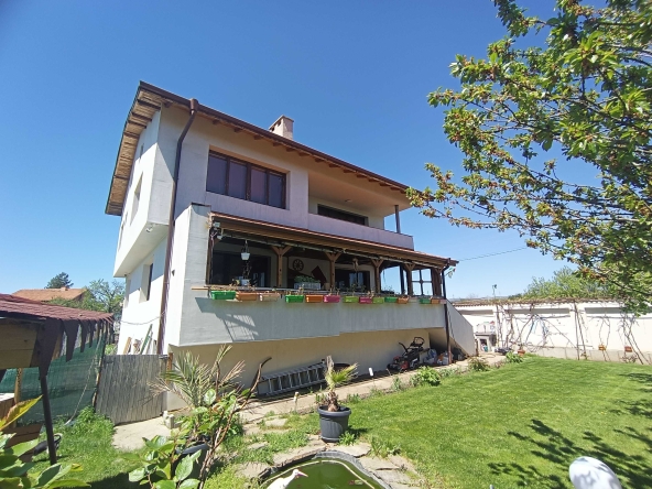 Къща в Костинброд - 314 кв.м за 1641 €/кв.м - Снимка #1