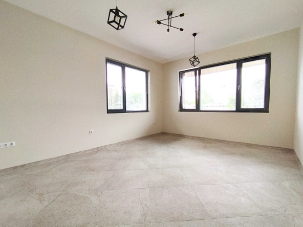 Дава се под наем Офис в Перник, Изток - 40 кв.м за 351.9 € - Снимка #1