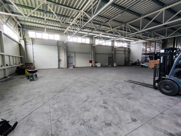 Дава се под наем Склад в Божурище - 430 кв.м за 5 € - Снимка #1