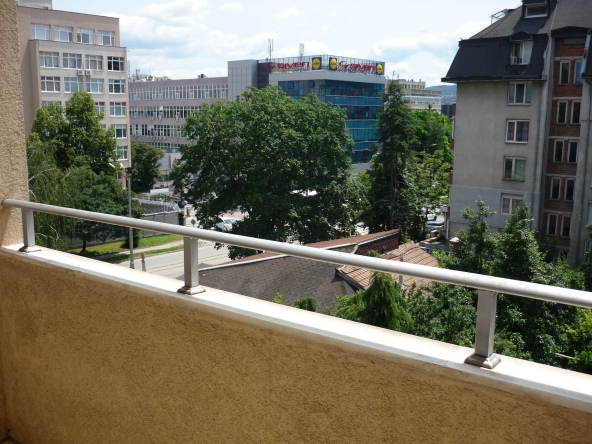 Дава се под наем Двустаен апартамент в София, Лозенец - 70 кв.м за 660 € - Снимка #1