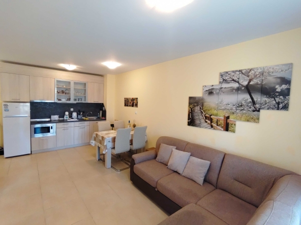 Дава се под наем Двустаен апартамент в Созопол - 61 кв.м за 102 € - Снимка #1