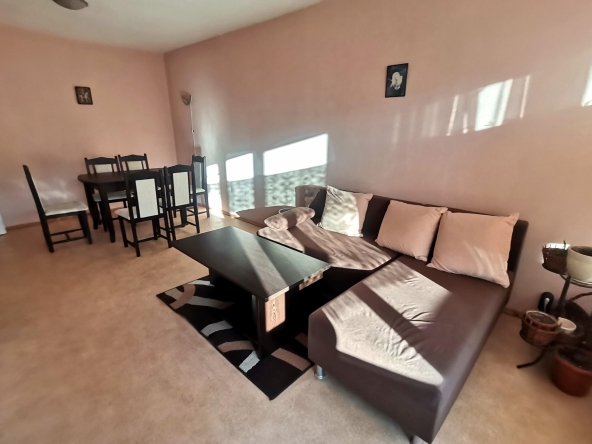 Дава се под наем Двустаен апартамент в Бургас, Славейков - 65 кв.м за 357 € - Снимка #1