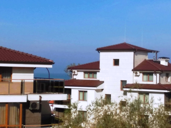 Четиристаен апартамент в с. Шкорпиловци, Област Варна - 201 кв.м за 1100 €/кв.м - Снимка #1