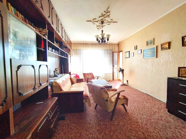 Тристаен апартамент в Перник, Изток - 90 кв.м за 907 €/кв.м - Снимка #1