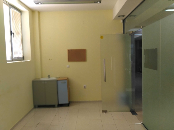 Дава се под наем Офис в Пловдив, Беломорски - 20 кв.м за 102 € - Снимка #1