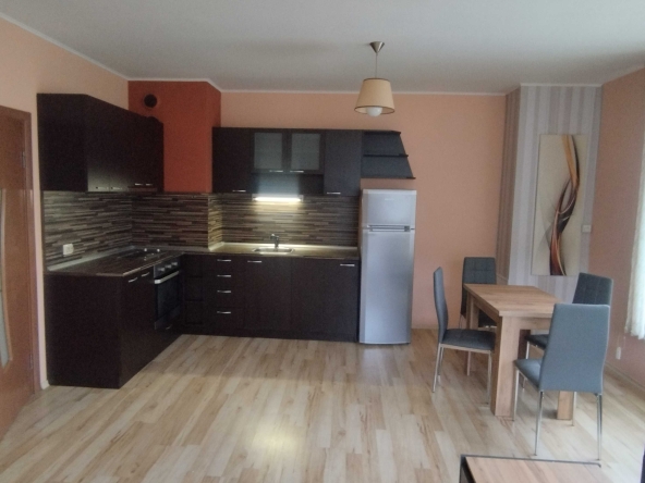 Дава се под наем Двустаен апартамент в Перник, Изток - 60 кв.м за 357 € - Снимка #1