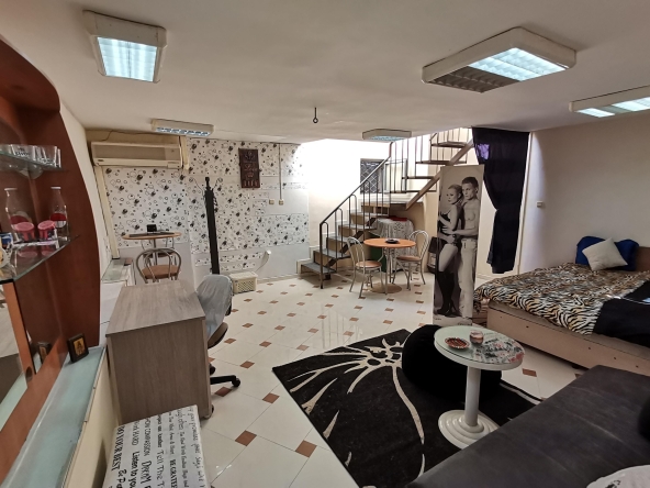 Дава се под наем Тристаен апартамент в Бургас, Център - 100 кв.м за 459 € - Снимка #1