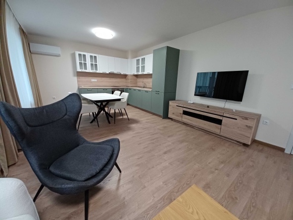 Дава се под наем Тристаен апартамент в Варна, Автогара - 90 кв.м за 1000 € - Снимка #1