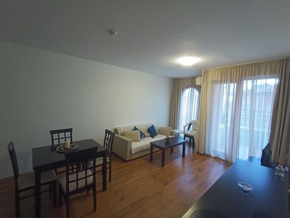 Дава се под наем Двустаен апартамент в Ахелой - 65 кв.м за 348.84 € - Снимка #1