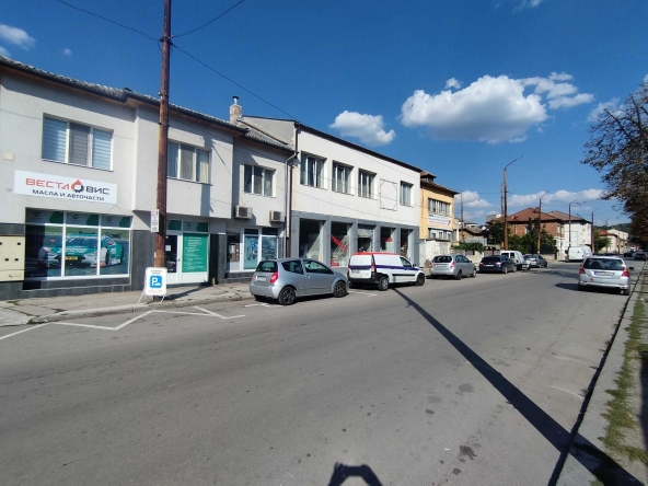 Дава се под наем Магазин в Севлиево - 200 кв.м за 453.9 € - Снимка #1