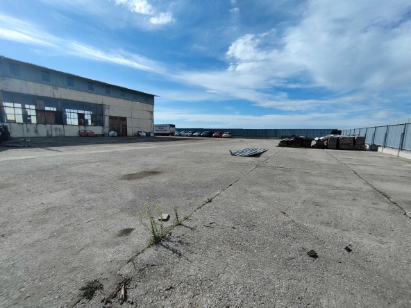 Дава се под наем Гараж / Паркомясто в Перник, Калкас - 400 кв.м за 199.41 € - Снимка #1