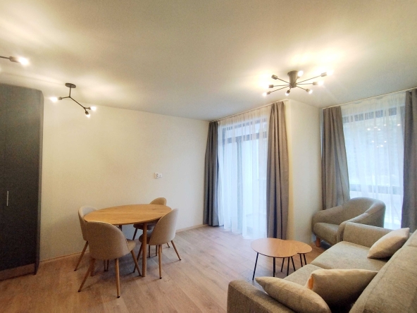 Дава се под наем Тристаен апартамент в Перник, Изток - 87 кв.м за 597.21 € - Снимка #1
