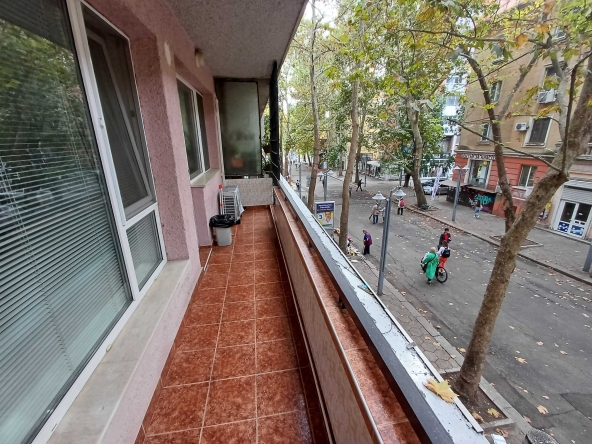 Двустаен апартамент в Бургас, Център - 56 кв.м за 2040 €/кв.м - Снимка #1