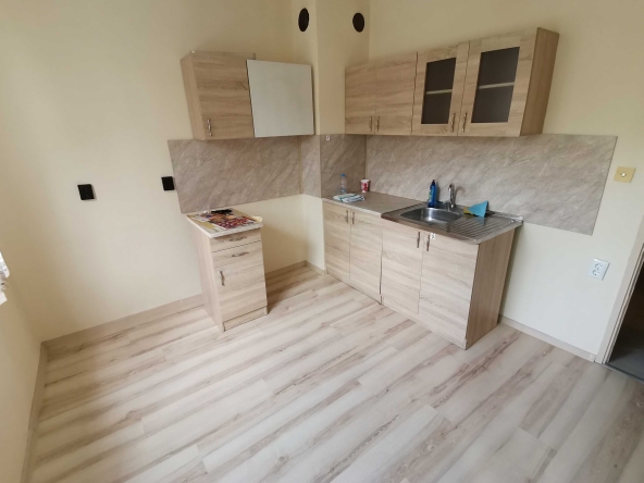 Дава се под наем Двустаен апартамент в Бургас, Меден рудник - зона А - 70 кв.м за 127.5 € - Снимка #1