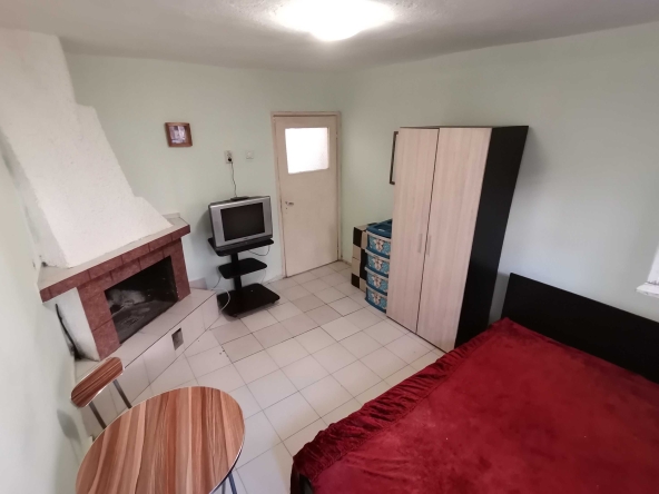 Дава се под наем Едностаен апартамент в Бургас, Възраждане - 30 кв.м за 102 € - Снимка #1