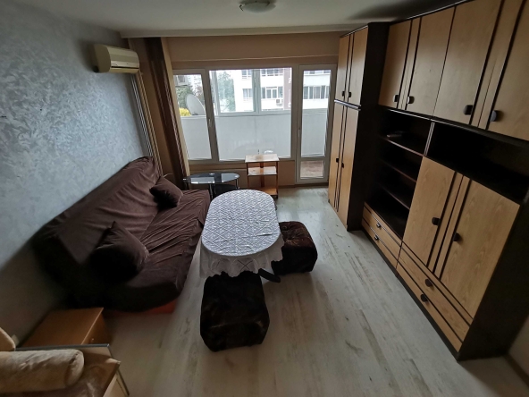Дава се под наем Едностаен апартамент в Бургас, Славейков - 48 кв.м за 153 € - Снимка #1