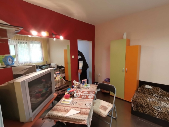 Дава се под наем Едностаен апартамент в Бургас, Славейков - 40 кв.м за 153 € - Снимка #1