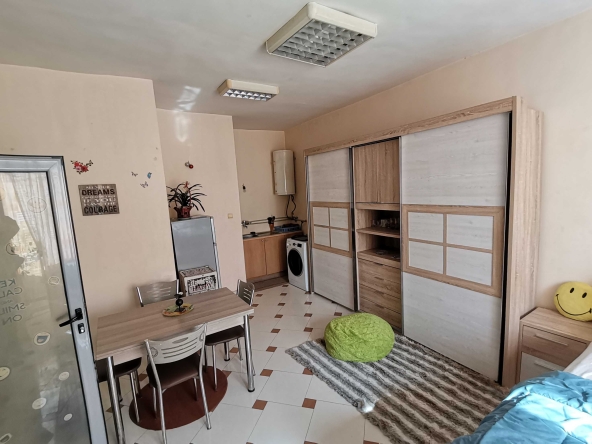 Дава се под наем Тристаен апартамент в Бургас, Център - 104 кв.м за 408 € - Снимка #1