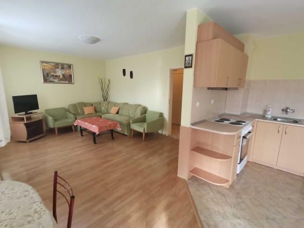 Дава се под наем Двустаен апартамент в Бургас, Лазур - 80 кв.м за 357 € - Снимка #1