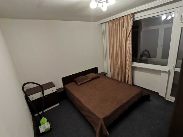 Дава се под наем Тристаен апартамент в Бургас, Център - 80 кв.м за 204 € - Снимка #1