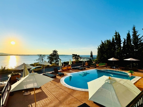 Тристаен апартамент в Созопол - 126 кв.м за 1068 €/кв.м - Снимка #1