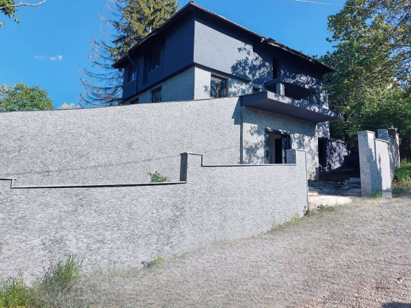 Къща в София, м-т Детски град - 600 кв.м за 1917 €/кв.м - Снимка #1