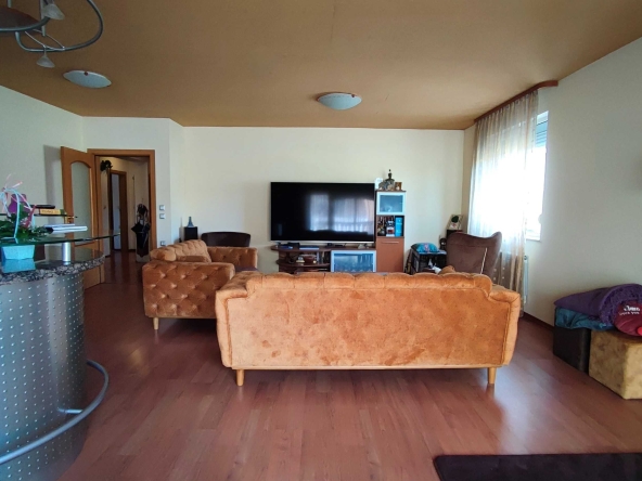 Многостаен апартамент в Велико Търново, Център - 199 кв.м за 1023 €/кв.м - Снимка #1