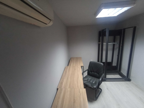 Дава се под наем Офис в Бургас, Възраждане - 40 кв.м за 150 € - Снимка #1