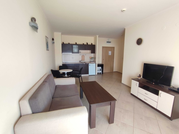 Двустаен апартамент в к.к. Златни пясъци - 58 кв.м за 1500 €/кв.м - Снимка #1