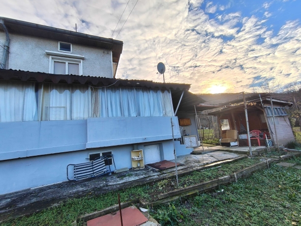 Къща в Търговище, Вилна зона - 50 кв.м за 288 €/кв.м - Снимка #1