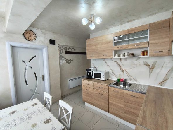 Четиристаен апартамент в Търговище, Център - 120 кв.м за 723 €/кв.м - Снимка #1