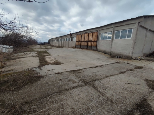 Дава се под наем Промишлена сграда в с. Богьовци, Област София-област - 1000 кв.м за 2792.76 € - Снимка #1