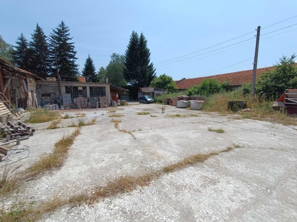 Промишлена сграда в Велинград - 645 кв.м за 334 €/кв.м - Снимка #1