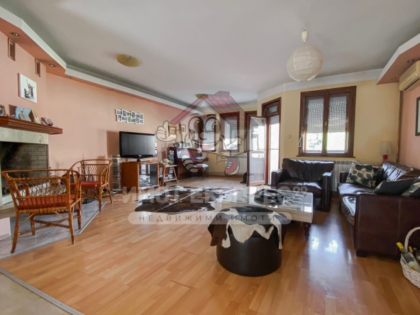 Къща в Асеновград - 392 кв.м за 584 €/кв.м - Снимка #1