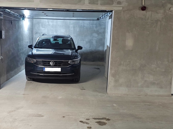 Дава се под наем Гараж / Паркомясто в Бургас, Лазур - 22 кв.м за 132.6 € - Снимка #1